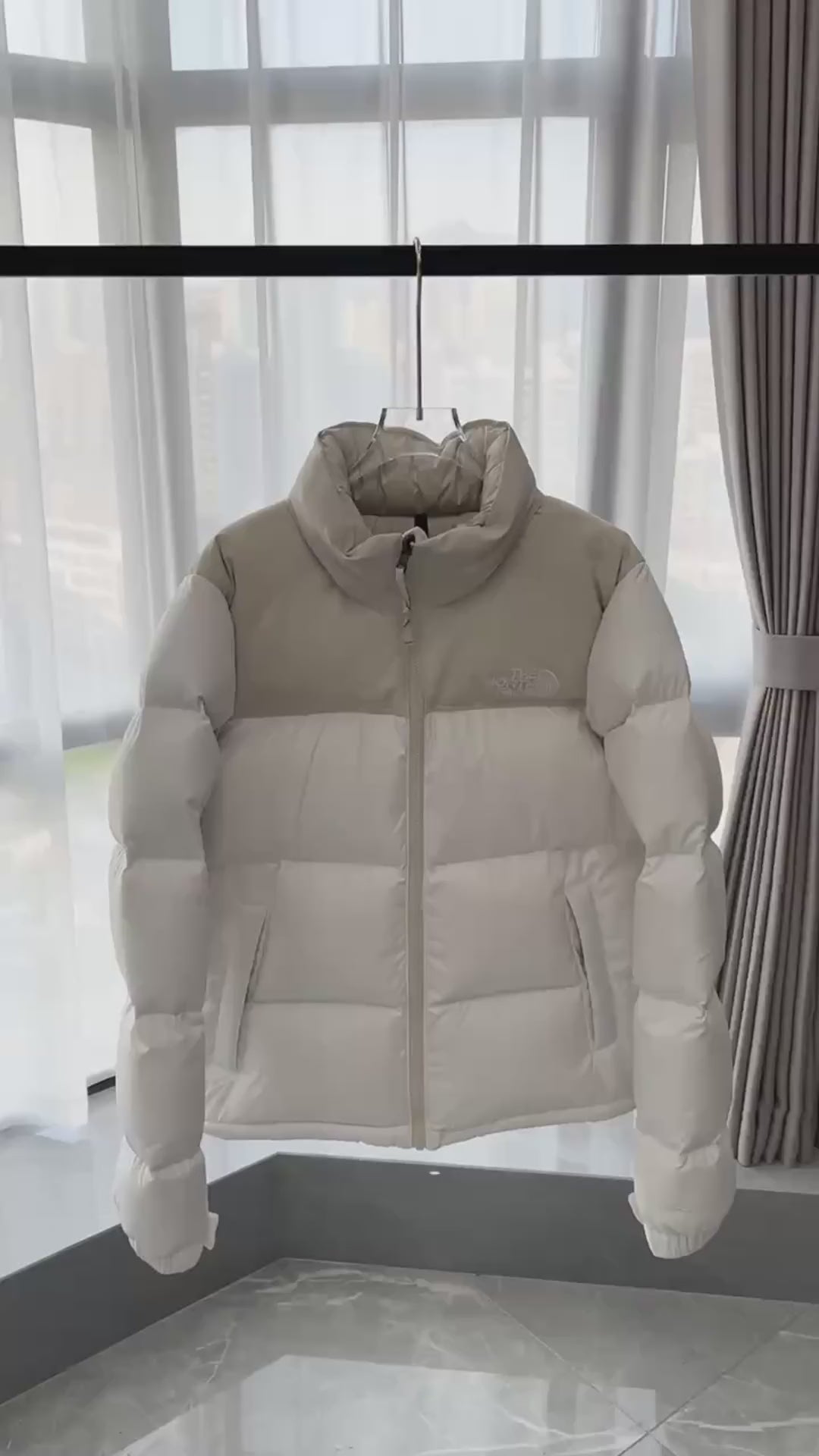 The North Face Stand-Collar Cropped Puffer Jacket | Cream | Women's Winter Coat