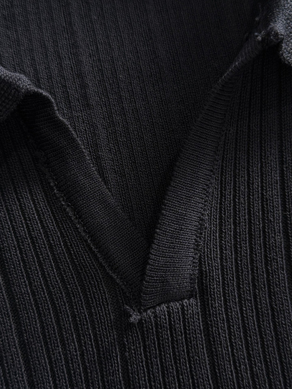 Men's Vertical Ribbed Knit Short‑Sleeve Polo Shirt Open V‑Collar Chest Embroidery Top