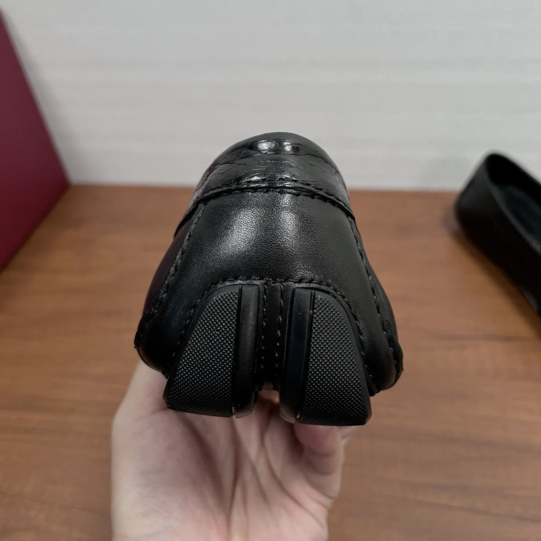 FERRAGAMO Black Horsebit Driving Loafers