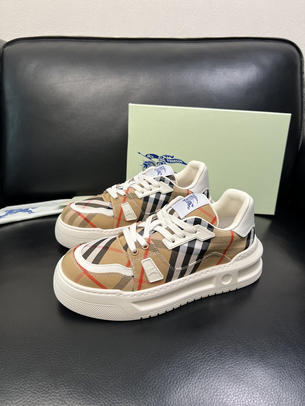Burberry Black Beige Plaid Low-Top Sneakers